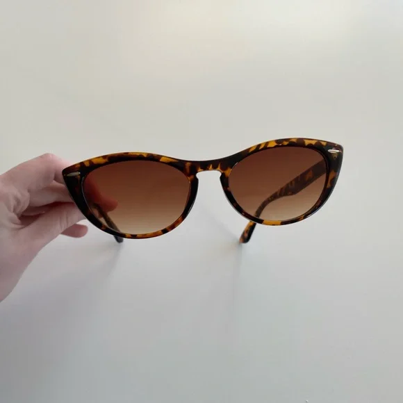 90s Vintage Look Cat Eye Tortoiseshell Sunglasses 🕶 - Picture 3 of 10